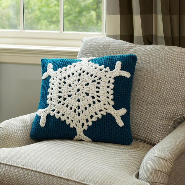 Crocheted Snowflake Pillow FREE pattern Nana's Favorites